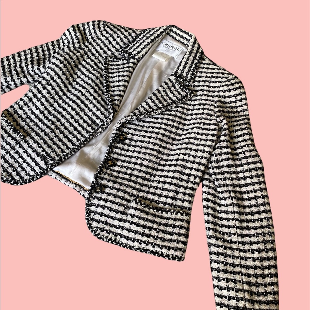 Chanel Spring 1997 Classic Black and White Tweed Blazer Authentic Size Medium - Picture 8 of 8